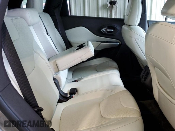2017 Jeep Cherokee Overland z VIN 1C4PJMJS7HW525455, wystawiony jako Copart lot #61382445 z przebiegiem 83 499 mil mil oraz Szkoda całkowita • Salvage title. Historia ofert i sprzedaży dostępna na DreamBid. Obrazek 10.