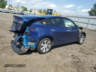 2024 Tesla Model Y Long Range with VIN 7SAYGAEEXRF983702, listed as a Copart auction lot 61536565 with Not provided miles and Salvage title. Bid and sale history available at DreamBid. Image 3.