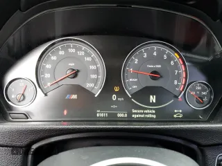 2018 BMW M3 z VIN WBS8M9C58J5J79386, wystawiony jako Copart lot #53724845 z przebiegiem 61 611 mil mil oraz Szkoda całkowita • Salvage title. Historia ofert i sprzedaży dostępna na DreamBid. Obrazek 9.