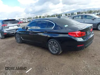 2018 BMW 5 Series 530i z VIN WBAJA5C54JWA38285, wystawiony jako IAAI lot #41390399 z przebiegiem 74 840 mil mil oraz . Historia ofert i sprzedaży dostępna na DreamBid. Obrazek 14.