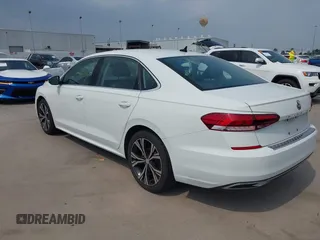 2021 Volkswagen Passat SE z VIN 1VWSA7A32MC014376, wystawiony jako IAAI lot #42314372 z przebiegiem 81 209 mil mil oraz . Historia ofert i sprzedaży dostępna na DreamBid. Obrazek 3.