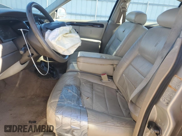 1999 Lincoln Town Car Signature z VIN 1LNHM82W3XY689627, wystawiony jako Copart lot #86387904 z przebiegiem Nie podano mil oraz Szkody całkowita. Historia ofert i sprzedaży dostępna na DreamBid. Obrazek 7.