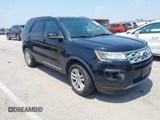 2018 Ford Explorer XLT z VIN 1FM5K8DH7JGC60950, wystawiony jako IAAI lot #42335835 z przebiegiem 97 801 mil mil oraz . Historia ofert i sprzedaży dostępna na DreamBid. Obrazek 1.
