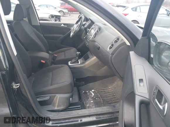 2015 Volkswagen Tiguan SE z VIN WVGBV7AXXFW612903, wystawiony jako IAAI lot #41017461 z przebiegiem 149 297 mil mil oraz . Historia ofert i sprzedaży dostępna na DreamBid. Obrazek 5.
