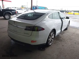 2015 Tesla Model S 85 kWh Battery with VIN 5YJSA1H11FFP75796, listed as a IAAI auction lot 41799524 with 1 mi miles. Bid and sale history available at carsss.com. Image 4.