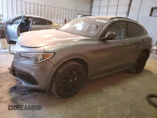 2020 Alfa Romeo Stelvio Sport z VIN ZASPAJAN5L7C75751, wystawiony jako Copart lot #83566704 z przebiegiem Nie podano mil oraz Szkoda całkowita • Salvage title. Historia ofert i sprzedaży dostępna na DreamBid. Obrazek 1.