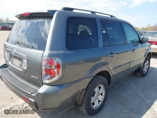 2008 Honda Pilot VP with VIN 5FNYF18288B042958, listed as a IAAI auction lot 42037589 with 246,922 mi miles. Bid and sale history available at carsss.com. Image 4.