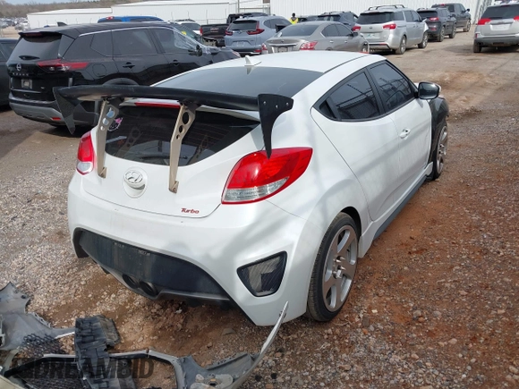 2013 Hyundai Veloster Turbo z VIN KMHTC6AE2DU128607, wystawiony jako IAAI lot #41788836 z przebiegiem 115 500 mil mil oraz . Historia ofert i sprzedaży dostępna na DreamBid. Obrazek 4.