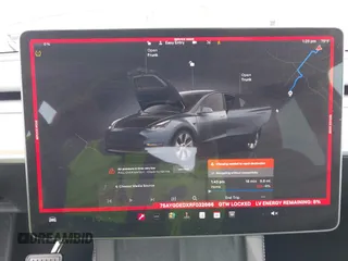 2024 Tesla Model Y z VIN 7SAYGDEDXRF032666, wystawiony jako IAAI lot #42373033 z przebiegiem 7 428 mil mil oraz . Historia ofert i sprzedaży dostępna na DreamBid. Obrazek 19.