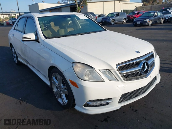 2013 Mercedes-Benz E 350 Luxury z VIN WDDHF5KB2DA741401, wystawiony jako IAAI lot #42605065 z przebiegiem 167 479 mil mil oraz . Historia ofert i sprzedaży dostępna na DreamBid. Obrazek 1.