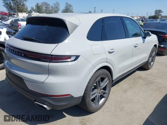 2024 Porsche Cayenne z VIN WP1AA2AY5RDA02624, wystawiony jako IAAI lot #42205528 z przebiegiem Nie podano mil oraz . Historia ofert i sprzedaży dostępna na DreamBid. Obrazek 4.