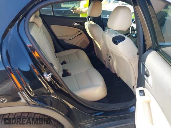 2016 Mercedes-Benz GLA 250 z VIN WDCTG4GB5GJ197978, wystawiony jako IAAI lot #41194006 z przebiegiem 178 671 mil mil oraz . Historia ofert i sprzedaży dostępna na DreamBid. Obrazek 8.