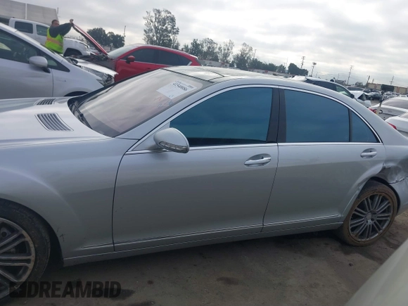 2009 Mercedes-Benz S-Class 5.5L V8 with VIN WDDNG71XX9A273403, listed as a IAAI auction lot 41540086 with 142,140 mi miles. Bid and sale history available at carsss.com. Image 14.