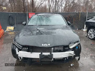 2022 Kia K5 GT-Line z VIN 5XXG64J20NG155965, wystawiony jako IAAI lot #41642454 z przebiegiem 29 647 mil mil oraz . Historia ofert i sprzedaży dostępna na DreamBid. Obrazek 12.