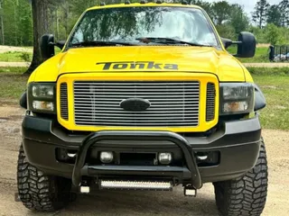 2006 Ford F-350 XL z VIN 1FTWW31P56EC45345, wystawiony jako Copart lot #52298495 z przebiegiem 69 876 mil mil oraz Czysty tytuł • Clean title. Historia ofert i sprzedaży dostępna na DreamBid. Obrazek 5.