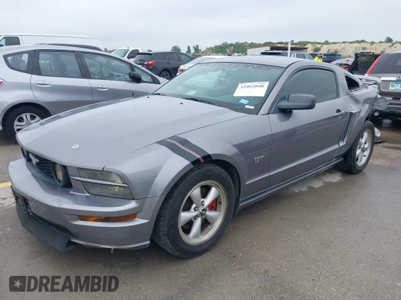 2006 Ford Mustang GT Deluxe z VIN 1ZVHT82H065132924, wystawiony jako IAAI lot #42402048 z przebiegiem 146 526 mil mil oraz . Historia ofert i sprzedaży dostępna na DreamBid. Obrazek 18.