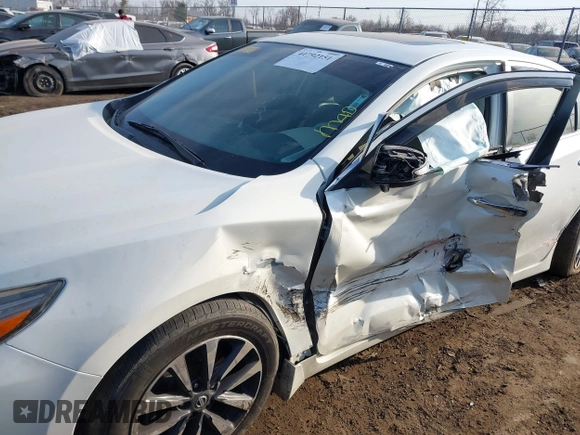 2016 Nissan Altima SR with VIN 1N4AL3AP8GC169495, listed as a IAAI auction lot 41792151 with 131,918 mi miles and . Bid and sale history available at carsss.com. Image 6.