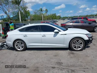 2019 Audi A5 Sportback Premium z VIN WAUANCF56KA080411, wystawiony jako IAAI lot #42208539 z przebiegiem 131 690 mil mil oraz . Historia ofert i sprzedaży dostępna na DreamBid. Obrazek 14.