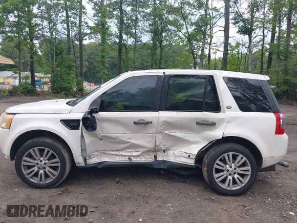 2009 Land Rover LR2 HSE z VIN SALFT24N09H146327, wystawiony jako IAAI lot #42470153 z przebiegiem 152 507 mil mil oraz . Historia ofert i sprzedaży dostępna na DreamBid. Obrazek 6.