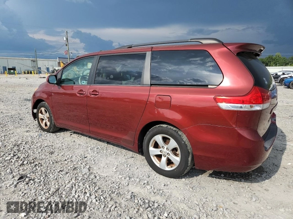 2013 Toyota Sienna LE AAS z VIN 5TDKK3DC6DS362510, wystawiony jako Copart lot #65827725 z przebiegiem 175 045 mil mil oraz Czysty tytuł • Clean title. Historia ofert i sprzedaży dostępna na DreamBid. Obrazek 2.