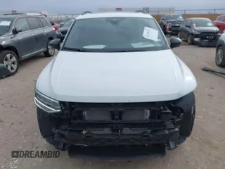 2024 Volkswagen Tiguan SE R-Line Black z VIN 3VVCB7AX7RM112446, wystawiony jako IAAI lot #41229232 z przebiegiem 6 685 mil mil oraz . Historia ofert i sprzedaży dostępna na DreamBid. Obrazek 13.