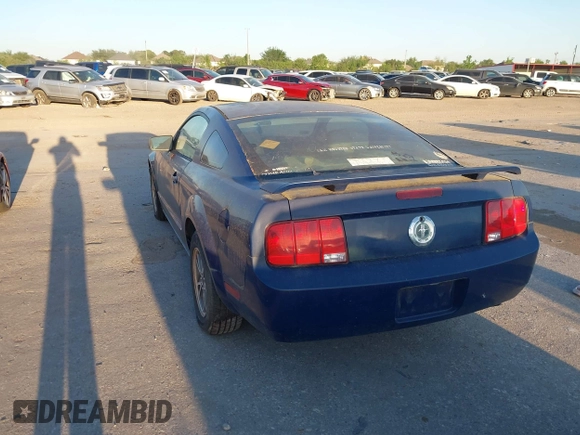 2005 Ford Mustang Deluxe z VIN 1ZVFT80N155124281, wystawiony jako IAAI lot #41941404 z przebiegiem Nie podano mil oraz . Historia ofert i sprzedaży dostępna na DreamBid. Obrazek 3.