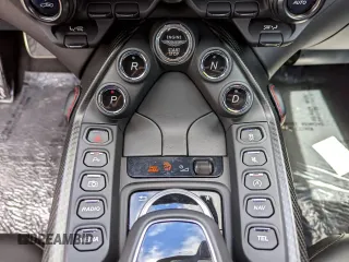 2019 Aston Martin Vantage z VIN SCFSMGAW4KGN01XXX, wystawiony jako Copart lot #59262025 z przebiegiem 9949 mil mil oraz Tytuł czysty. Historia ofert i sprzedaży dostępna na DreamBid. Obrazek 9.