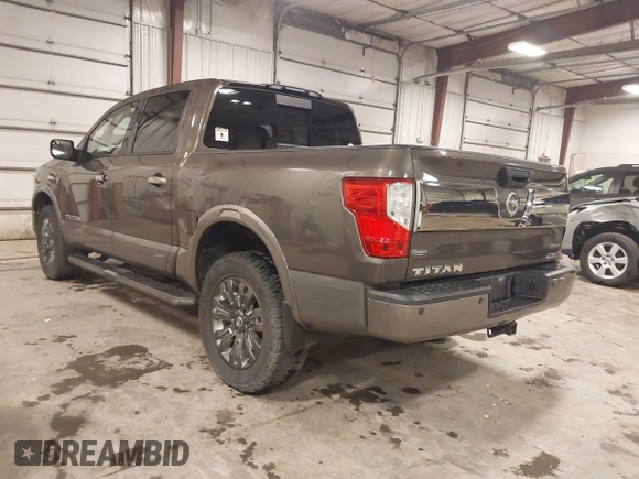 2017 Nissan Titan SV z VIN 1N6AA1E58HN523578, wystawiony jako IAAI lot #42160359 z przebiegiem 101 499 mil mil oraz . Historia ofert i sprzedaży dostępna na DreamBid. Obrazek 3.