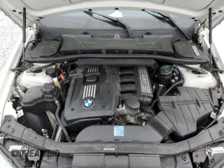 2011 BMW 3 Series 328i z VIN WBAPH7G53BNM58989, wystawiony jako Copart lot #79000604 z przebiegiem Nie podano mil oraz Nie do naprawy • Non repairable. Historia ofert i sprzedaży dostępna na DreamBid. Obrazek 11.