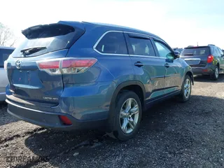 2015 Toyota Highlander Limited with VIN 5TDDKRFH6FS186386, listed as a IAAI auction lot 41987264 with 165,076 mi miles. Bid and sale history available at carsss.com. Image 4.