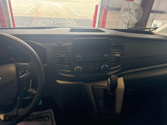 2023 Ford Transit Cargo z VIN 1FTBR3X85PKB84622, wystawiony jako IAAI lot #42742574 z przebiegiem 3 429 mil mil oraz . Historia ofert i sprzedaży dostępna na DreamBid. Obrazek 5.