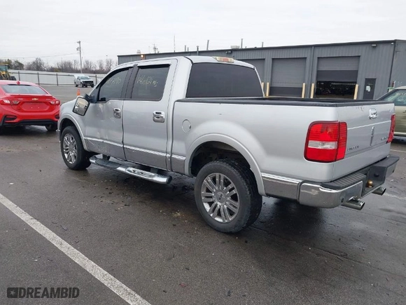 2006 Lincoln Mark LT with VIN 5LTPW18516FJ14952, listed as a IAAI auction lot 41177190 with 0 mi miles. Bid and sale history available at carsss.com. Image 3.