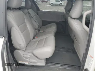 2016 Toyota Sienna XLE с VIN 5TDYK3DC5GS752884, выставлен на аукционе Copart как лот 54621775 с пробегом Не указан миль и Списание • Salvage title. История ставок и продаж доступна на DreamBid. Изображение 11.