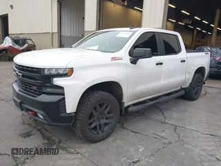 2020 Chevrolet Silverado 1500 LT Trail Boss with VIN 3GCPYFED3LG164882, listed as a IAAI auction lot 41330410 with 43,907 mi miles. Bid and sale history available at carsss.com. Image 2.