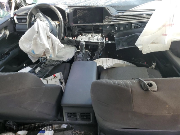 2025 Toyota Camry LE z VIN 4T1DAACK5SU523538, wystawiony jako Copart lot #55269975 z przebiegiem Nie podano mil oraz Nie do naprawy • Non repairable. Historia ofert i sprzedaży dostępna na DreamBid. Obrazek 8.