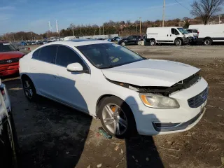 2015 Volvo S60 T5 Drive-E Premier with VIN YV126MFK0F1355710, listed as a Copart auction lot 84422464 with 180,811 mi miles and Salvage Title. Bid and sale history available at carsss.com. Image 4.