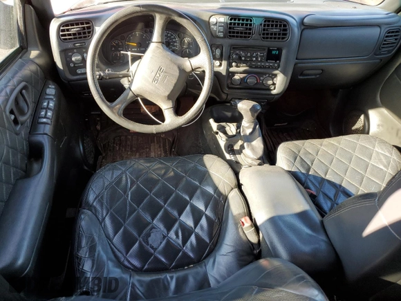 2000 GMC Envoy with VIN 1GKDT13W6Y2354558, listed as a Copart auction lot 42654665 with 201,547 mi miles and Salvage Title. Bid and sale history available at carsss.com. Image 8.