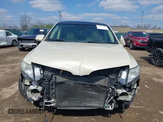 2014 Lincoln MKT EcoBoost z VIN 2LMHJ5AT0EBL56623, wystawiony jako IAAI lot #41940920 z przebiegiem 138 911 mil mil oraz . Historia ofert i sprzedaży dostępna na DreamBid. Obrazek 6.