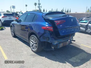 2019 Alfa Romeo Stelvio z VIN ZASPAKAN5K7C29955, wystawiony jako IAAI lot #42096049 z przebiegiem 85 935 mil mil oraz . Historia ofert i sprzedaży dostępna na DreamBid. Obrazek 3.