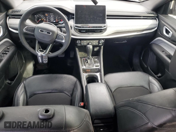 2023 Jeep Compass Latitude z VIN 3C4NJDBN4PT544548, wystawiony jako Copart lot #47981135 z przebiegiem 21 335 mil mil oraz Szkoda całkowita • Salvage title. Historia ofert i sprzedaży dostępna na DreamBid. Obrazek 8.