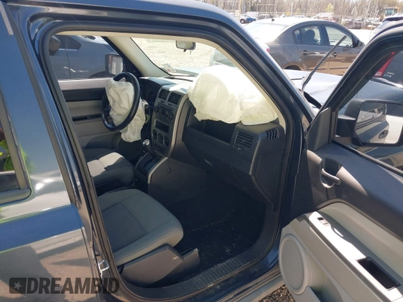 2007 Jeep Patriot Sport with VIN 1J8FT28W57D410875, listed as a IAAI auction lot 41767588 with 127,735 mi miles and . Bid and sale history available at DreamBid. Image 5.