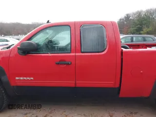 2010 GMC Sierra 1500 SLE z VIN 1GTSKVE33AZ144299, wystawiony jako IAAI lot #41086313 z przebiegiem 199 994 mil mil oraz . Historia ofert i sprzedaży dostępna na DreamBid. Obrazek 14.