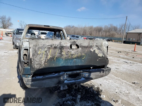 2000 Ford F-250 XL z VIN 1FTNX20F0YED45044, wystawiony jako Copart lot #41738605 z przebiegiem Nie podano mil oraz Szkoda całkowita • Salvage title. Historia ofert i sprzedaży dostępna na DreamBid. Obrazek 6.
