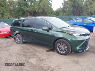 2024 Toyota Sienna LE with VIN 5TDKSKFC1RS129035, listed as a IAAI auction lot 40413615 with 4,834 mi miles. Bid and sale history available at carsss.com. Image 1.