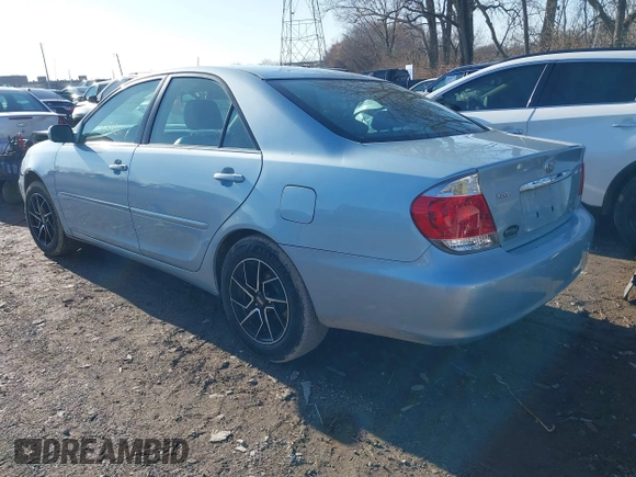 2006 Toyota Camry LE z VIN 4T1BF30K46U621829, wystawiony jako IAAI lot #41068239 z przebiegiem 96 942 mil mil oraz . Historia ofert i sprzedaży dostępna na DreamBid. Obrazek 3.