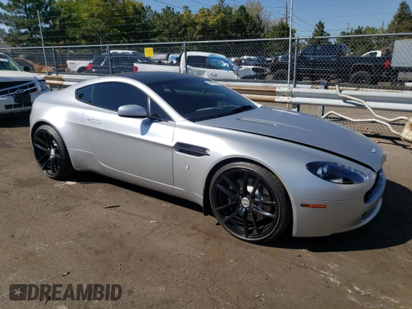2006 Aston Martin Vantage z VIN SCFBB03B76GC02094, wystawiony jako Copart lot #69683434 z przebiegiem 26 353 mil mil oraz Szkoda całkowita • Salvage title. Historia ofert i sprzedaży dostępna na DreamBid. Obrazek 4.