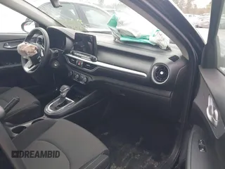 2024 Kia Forte LXS z VIN 3KPF24AD7RE799390, wystawiony jako IAAI lot #41856786 z przebiegiem 24 804 mil mil oraz . Historia ofert i sprzedaży dostępna na DreamBid. Obrazek 5.