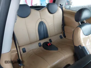2003 MINI Hardtop с VIN WMWRC33473TC39868, выставлен на аукционе IAAI как лот 41279678 с пробегом 162 005 миль миль и . История ставок и продаж доступна на DreamBid. Изображение 8.