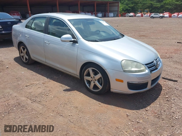 2008 Volkswagen Jetta SE with VIN 3VWRM71K68M176528, listed as a IAAI auction lot 42315777 with 197,345 mi miles and . Bid and sale history available at DreamBid. Image 1.