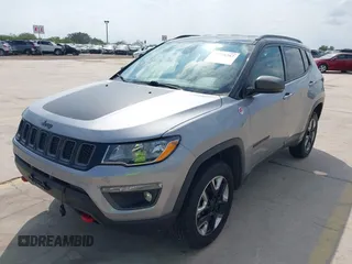 2018 Jeep Compass Trailhawk z VIN 3C4NJDDB5JT451192, wystawiony jako IAAI lot #42378382 z przebiegiem 132 667 mil mil oraz . Historia ofert i sprzedaży dostępna na DreamBid. Obrazek 2.